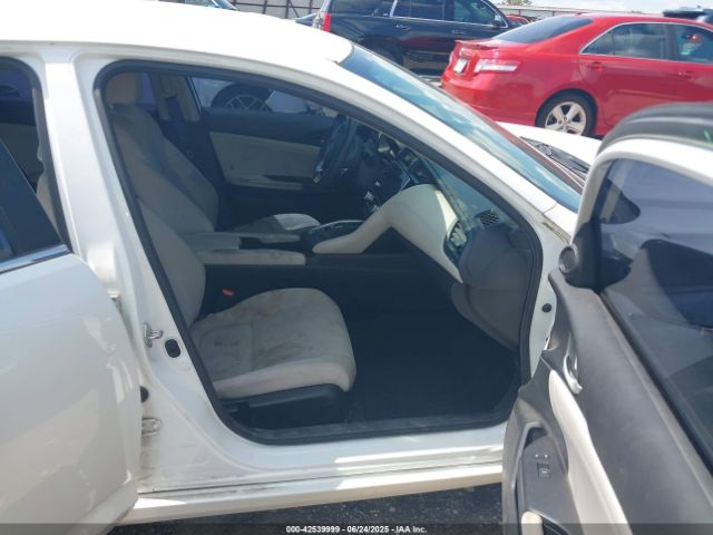 2019 HONDA INSIGHT 19XZE4F56KE016555 Photo 4
