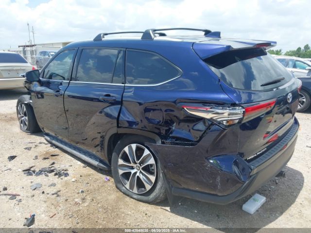 2022 TOYOTA HIGHLANDER 5TDGZRAH5NS549601 Photo 2