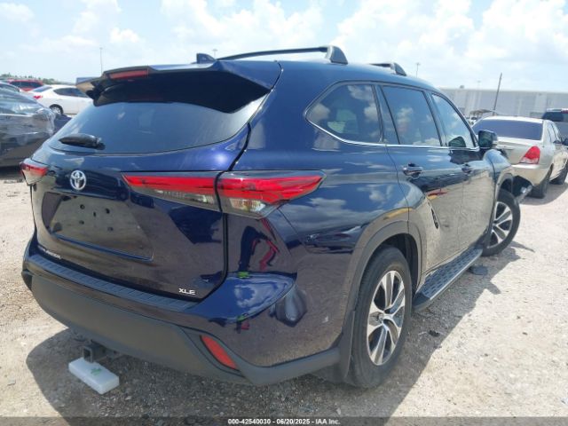 2022 TOYOTA HIGHLANDER 5TDGZRAH5NS549601 Photo 3