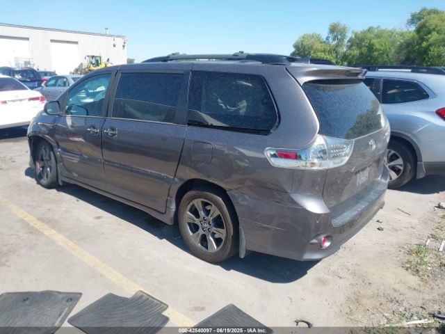 2019 TOYOTA SIENNA 5TDEZ3DC7KS223251 Photo 2