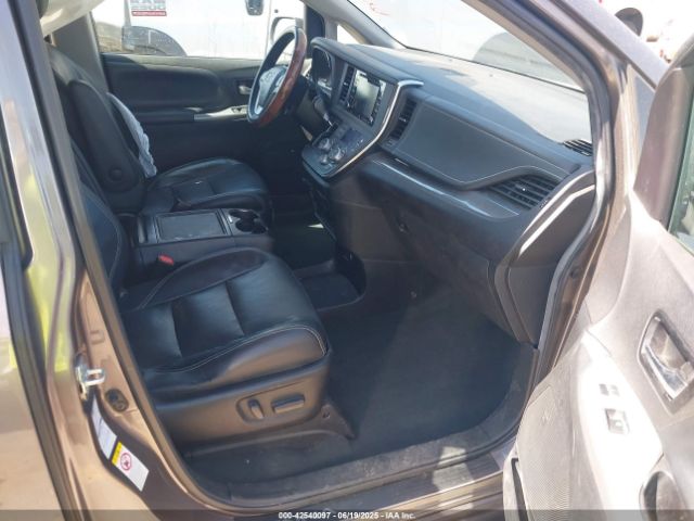 2019 TOYOTA SIENNA 5TDEZ3DC7KS223251 Photo 4