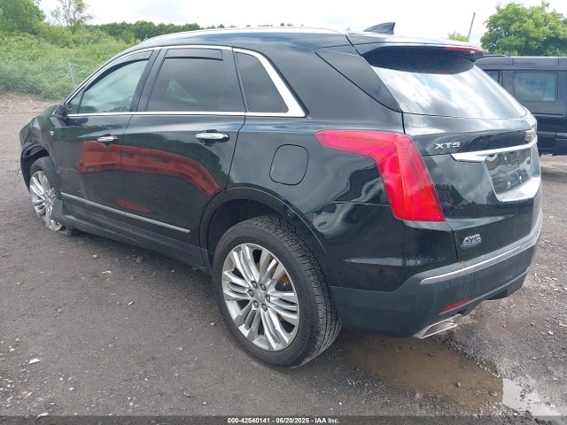2017 CADILLAC XT5 1GYKNERS8HZ166599 Photo 2