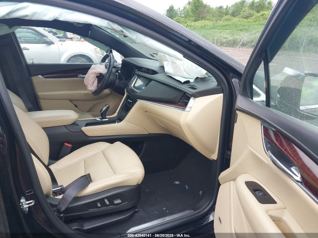 2017 CADILLAC XT5 1GYKNERS8HZ166599 Photo 4