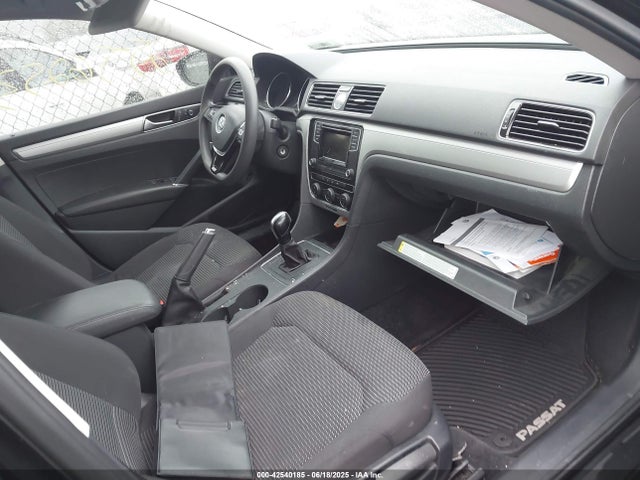 Продажа на аукционе авто 2016 Volkswagen Passat 1.8t S, vin: 1VWAT7A37GC018952, номер лота: 42540185