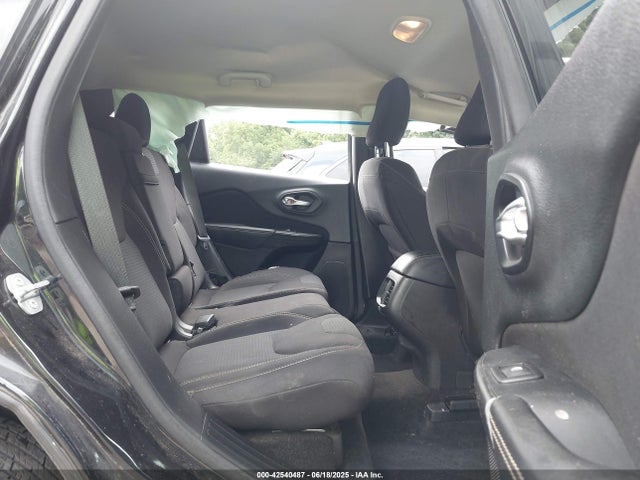 1C4PJLCB2FW781037 Jeep 2015