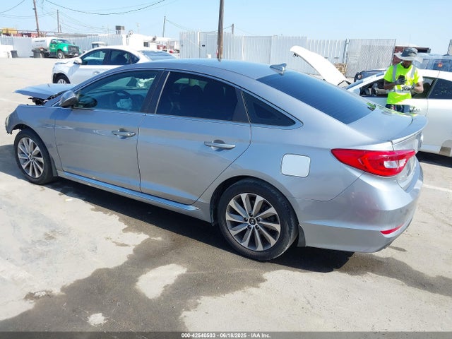 Hyundai 2017 2017 5NPE34AF3HH513054 Image 3