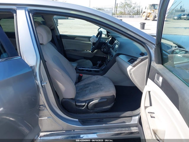 Hyundai 2017 2017 5NPE34AF3HH513054 Image 5