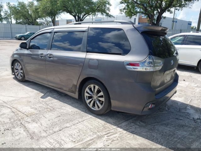 2011 TOYOTA SIENNA 5TDXK3DC4BS092602 Photo 2