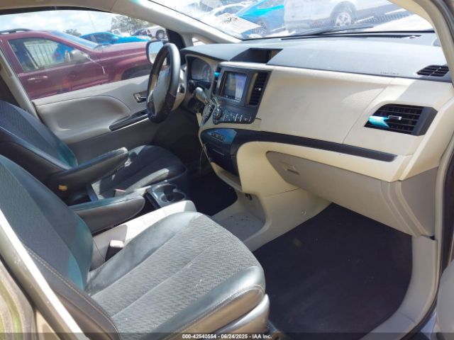 2011 TOYOTA SIENNA 5TDXK3DC4BS092602 Photo 4
