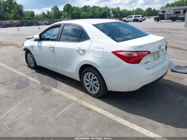 2018 TOYOTA COROLLA 5YFBURHE2JP830200 Photo 2