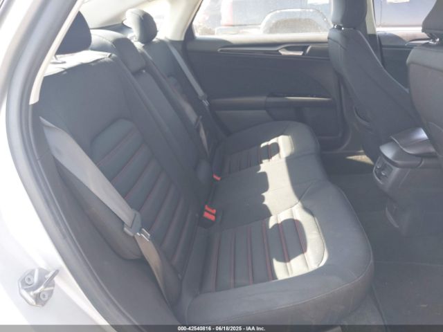3FA6P0HD7GR124182 Ford FUSION SE