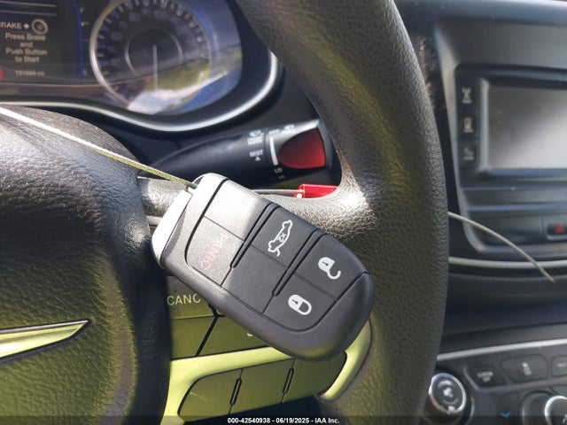 Продажа на аукционе авто 2016 Chrysler 200 Limited, vin: 1C3CCCABXGN176691, номер лота: 42540938