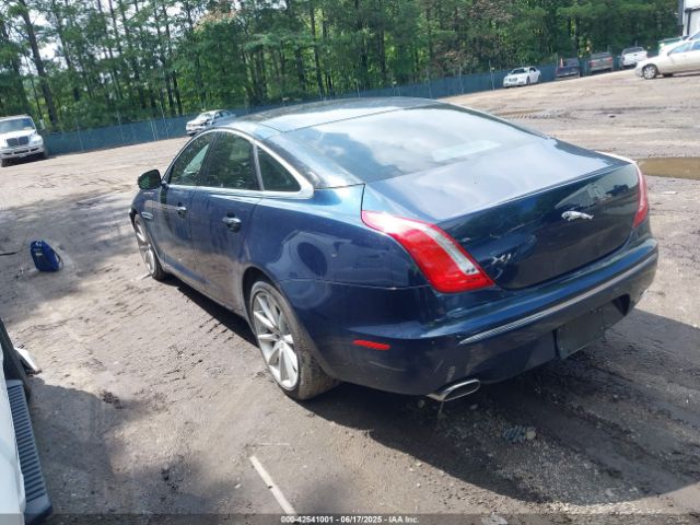 2011 JAGUAR XJ SAJWA1CBXBLV04536 Photo 2