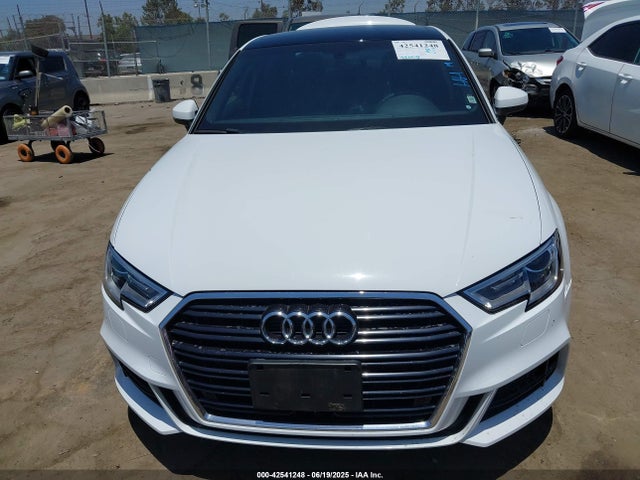 Audi 2018 2018 WAUGUGFF6J1034427 Image 12