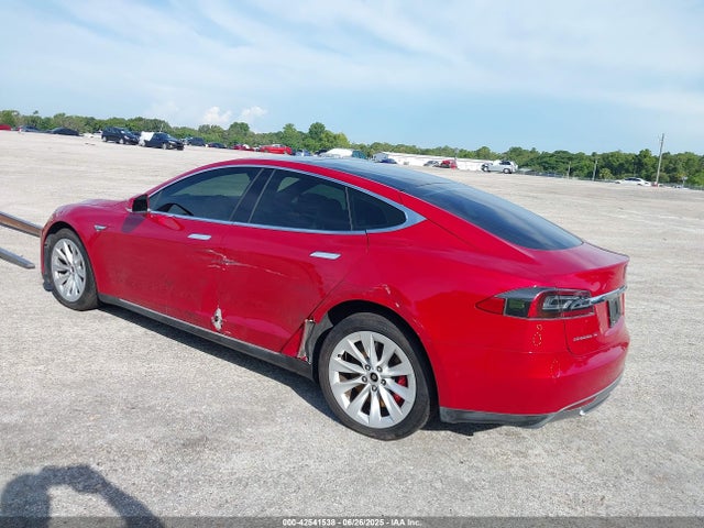 2015 TESLA MODEL S 5YJSA1H28FFP67882 Photo 2