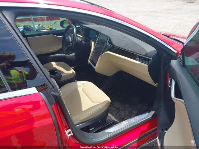 2015 TESLA MODEL S 5YJSA1H28FFP67882 Photo 4