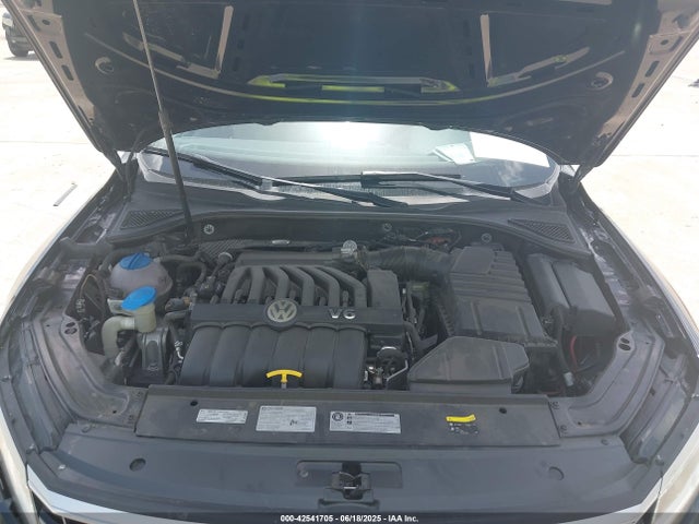 1VWCM7A3XHC068428 Volkswagen Passat