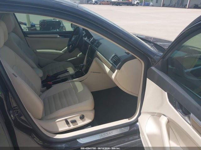 1VWCM7A3XHC068428 Volkswagen Passat