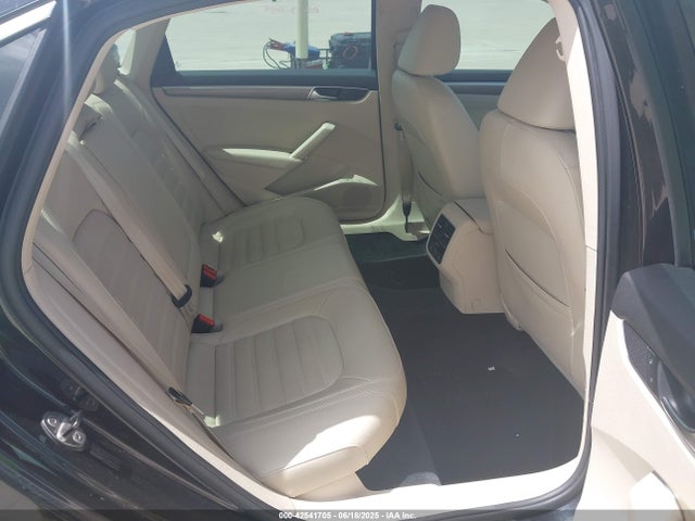 1VWCM7A3XHC068428 Volkswagen Passat