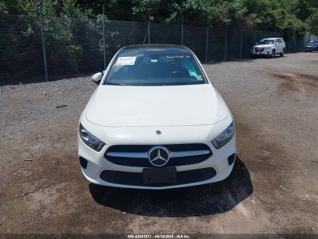 W1K3G4FB6NJ360938 Mercedes-Benz m260