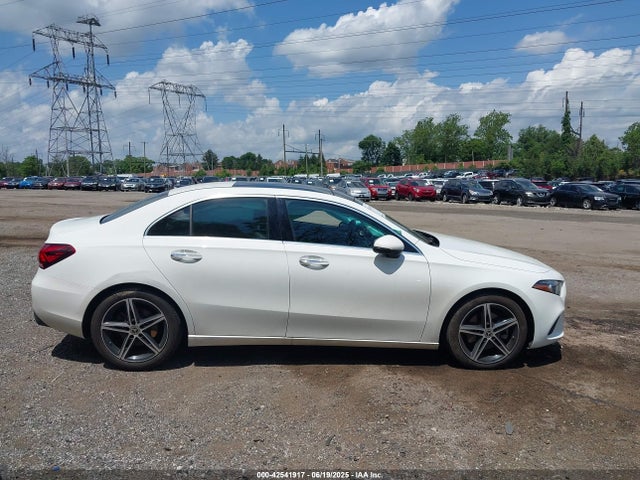 W1K3G4FB6NJ360938 Mercedes-Benz m260