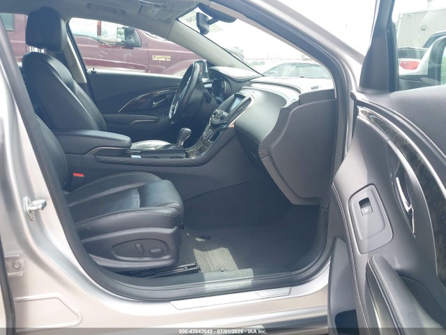 1G4GB5G32EF281658 Buick lfx