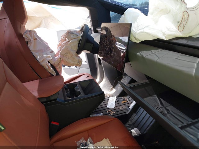 2025 TESLA CYBERTRUCK 7G2CEHED1SA058416 Photo 4