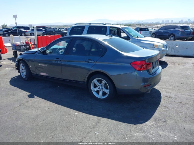 BMW 320i 2018 WBA8A9C52JAD27846 Image 3