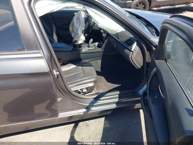 BMW 320i 2018 WBA8A9C52JAD27846 Image 5