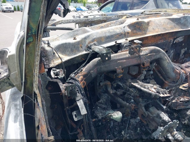 GMC l83 -spark ignited direct injection, variable valve timing, afm, e85 max, alum 2018 3GTU2NEC3JG565402 Image 7