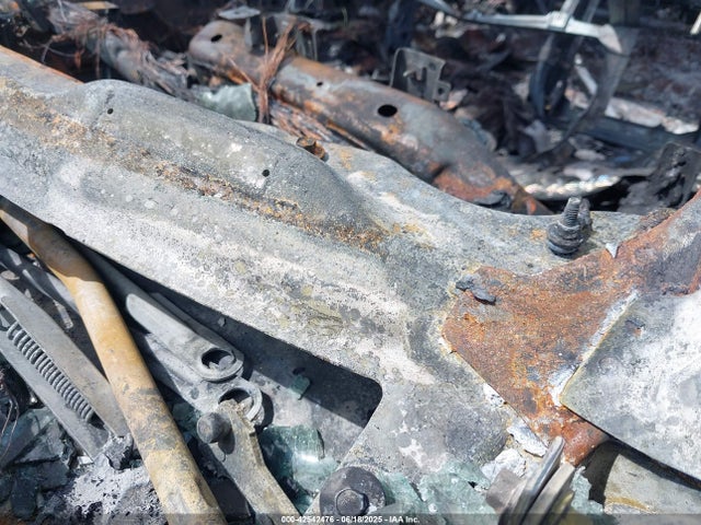 GMC l83 -spark ignited direct injection, variable valve timing, afm, e85 max, alum 2018 3GTU2NEC3JG565402 Image 9