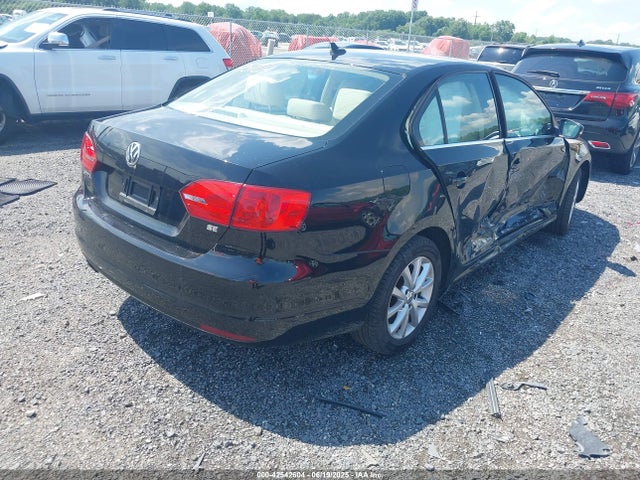 3VWD17AJ4EM429576 Volkswagen Jetta