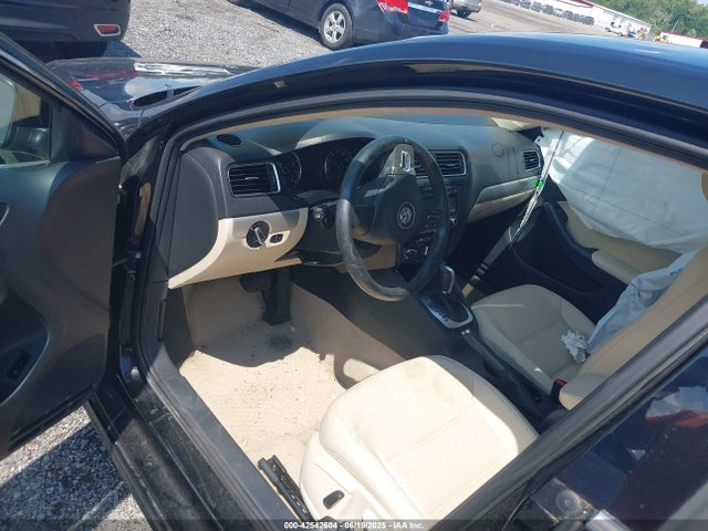 3VWD17AJ4EM429576 Volkswagen Jetta