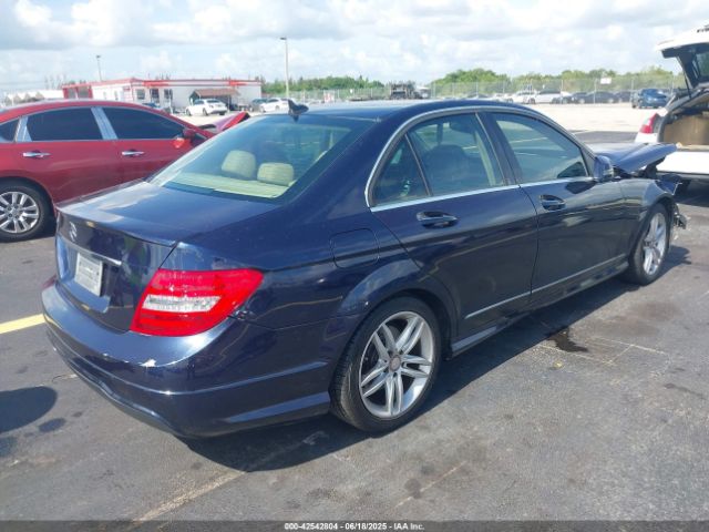 2014 MERCEDES-BENZ C 250 WDDGF4HB3EA967462 Photo 3
