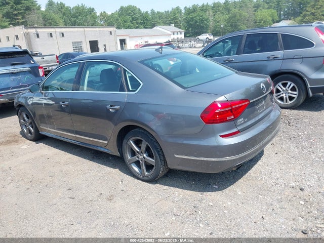 Volkswagen Passat 2016 1VWBT7A36GC024813 Image 3