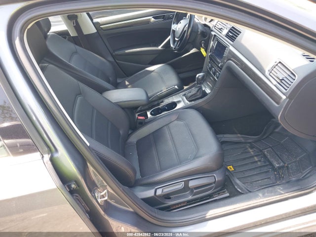 Volkswagen Passat 2016 1VWBT7A36GC024813 Image 5