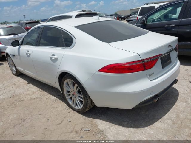 2016 JAGUAR XF SAJBE4BV6GCY09619 Photo 2
