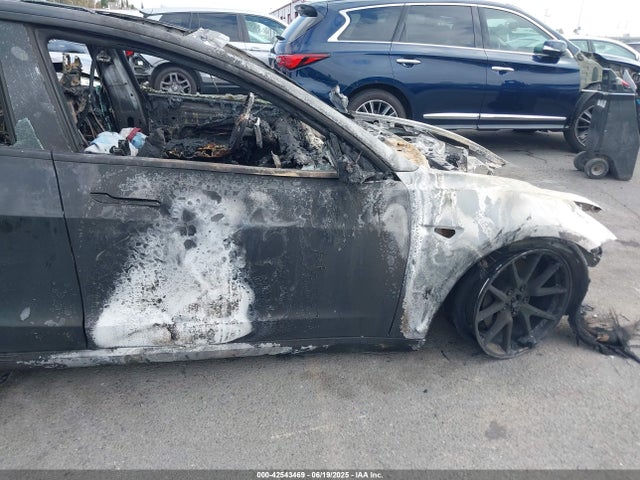 5YJ3E1EB5NF263687 Tesla 2022