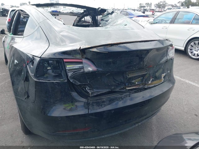 5YJ3E1EB5NF263687 Tesla 2022