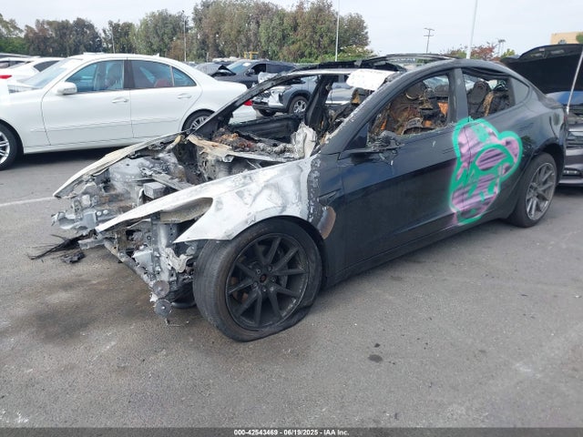 5YJ3E1EB5NF263687 Tesla 2022