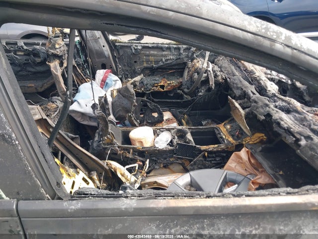 5YJ3E1EB5NF263687 Tesla 2022