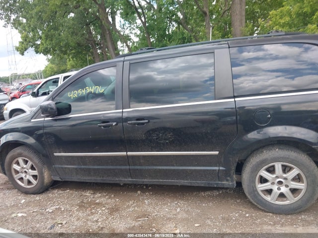 2010 Chrysler Town & Country Touring მანქანა იყიდება აუქციონზე, vin: 2A4RR5D15AR305122, აუქციონის ნომერი: 42543476