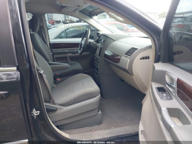 2010 Chrysler Town & Country Touring მანქანა იყიდება აუქციონზე, vin: 2A4RR5D15AR305122, აუქციონის ნომერი: 42543476