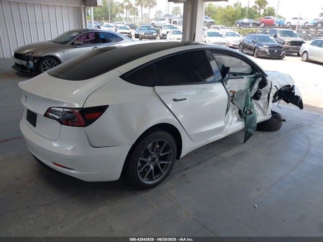 2023 TESLA MODEL 3 5YJ3E1EAXPF606178 Photo 3