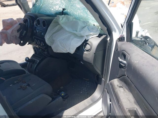 1C4NJRFB4ED549734 Jeep 2014