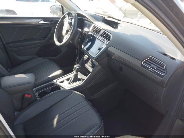 Volkswagen Tiguan 2022 3VV2B7AX6NM166133 Image 5