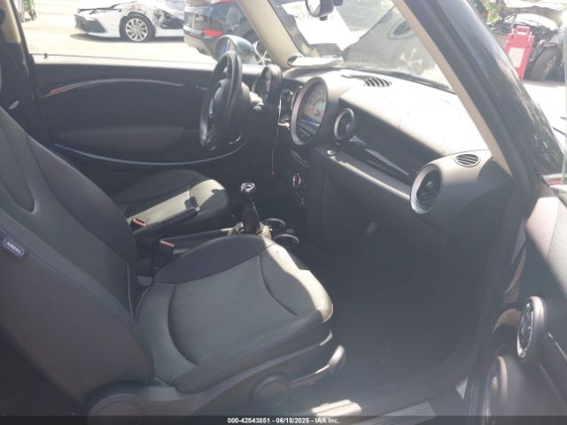 2011 MINI COOPER CLUBMAN WMWZF3C55BTX81658 Photo 4