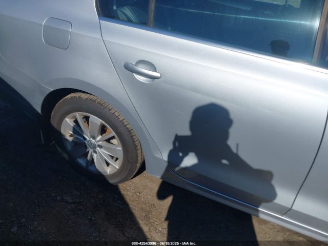 3VWD17AJ4FM323906 Volkswagen Jetta