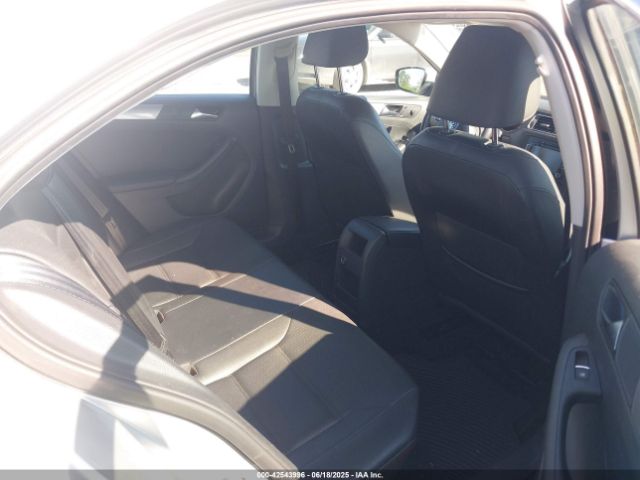 3VWD17AJ4FM323906 Volkswagen Jetta