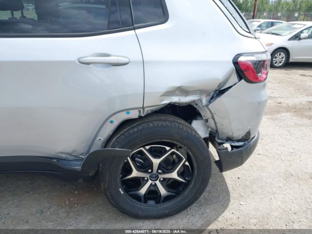 3C4NJDCNXST579277 Jeep 2025